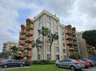 2+1 Condo — 9320 Fontainebleau Blvd APT 401, Miami, 33172