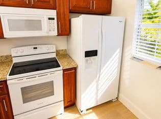 2-bedroom Condo — 3399 Foxcroft Road #206, Miramar, 33025