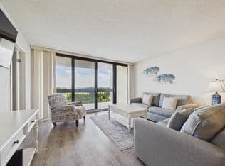 2-bedroom Condo — 2400 PRESIDENTIAL Way #704, West Palm Beach, 33401