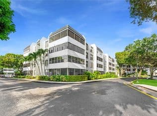 2+1 Condo — 10852 N Kendall Dr #312, Miami, 33176