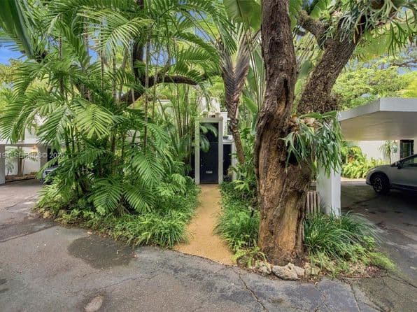 2-bedroom Townhouse — 3024 Day Ave #3024, Miami, FL 33133