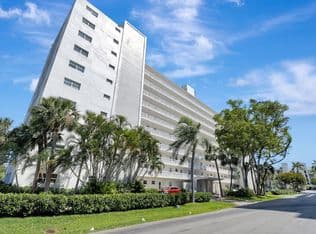 2+1 Condo — 2555 NE 11th Street #609, Fort Lauderdale, 33304