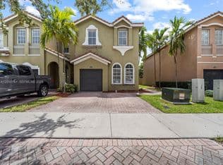 4+1 Townhouse — 1426 SE 26th Ave, Homestead, 33035
