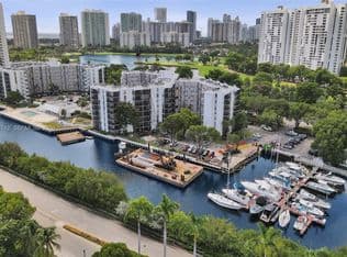 1+1 Condo — 3401 N Country Club Dr #Ei403, Aventura, 33180
