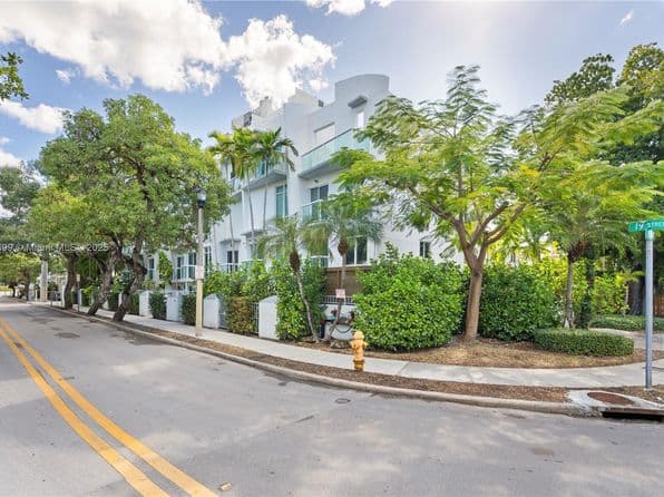 3-bedroom Townhouse — 1853 Jefferson Ave APT 6, Miami Beach, FL 33139