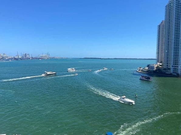 1-bedroom Building — For Rent, Miami 33131
