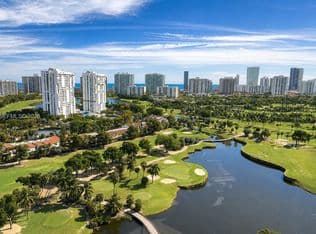 2+1 Condo — 20379 W Country Club Dr APT 2236, Aventura, 33180