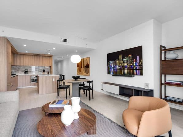 1-bedroom Building — For Rent, Miami 33131