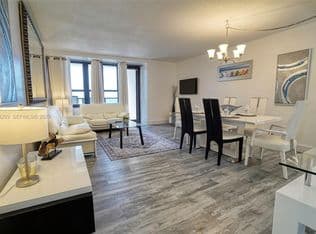 1-bedroom Condo — 5225 Collins Ave APT 1204, Miami Beach, 33140