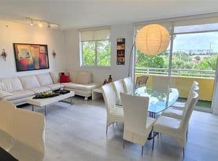 3-bedroom Condo — 2775 NE 187th St APT 314, Aventura, 33180