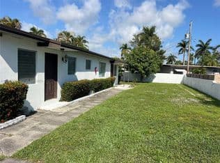 2-bedroom Property — 809 NE 2nd St #1-2, Hallandale, 33009
