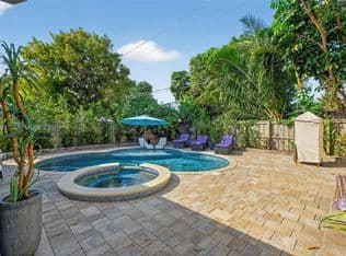 3+1 Müstakil ev — 155 NW 124th St, North Miami, 33168