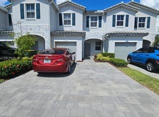 3-bedroom Townhouse — 1146 SE 26th Ter, Homestead, 33035