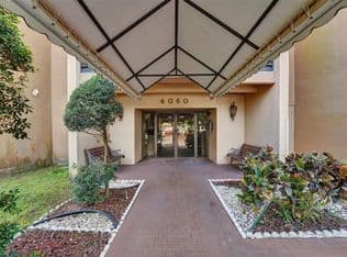 2+1 Condo — 4060 N Hills Drive #32, Hollywood, 33021