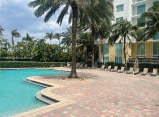 2-bedroom Condo — 1755 E Hallandale Beach Blvd #Mez7e, Hallandale Beach, 33009