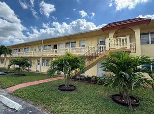 1-bedroom Condo — 160 NE 203rd Ter #E20, Miami, 33179
