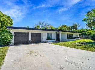 4+1 Müstakil ev — 19755 SW 241st Ter, Homestead, 33031