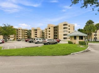 2+1 Condo — 6575 W Oakland Park Boulevard #101, Fort Lauderdale, 33313