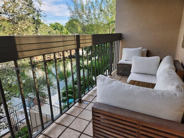 2-bedroom Condo — 5201 Orduna Dr APT 14, Coral Gables, FL 33146