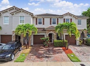 3-bedroom Townhouse — 9267 SW 220th Ter, Cutler Bay, 33190
