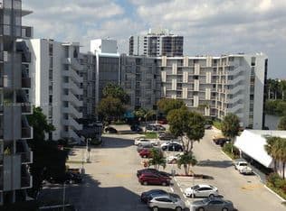 3+1 Condo — 3475 N Country Club Dr APT 116, Aventura, 33180