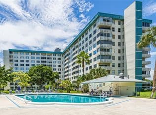 1+1 Condo — 4330 Hillcrest Dr APT 506, Hollywood, 33021