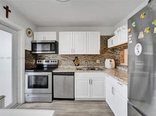 1+1 Condo — 4650 Washington St APT 209, Hollywood, 33021