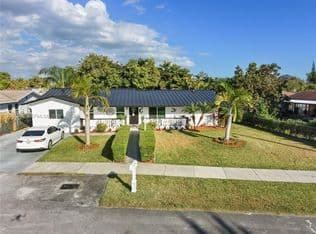 4-bedroom Single-Family Home — 16323 SW 103rd Pl, Miami, 33157
