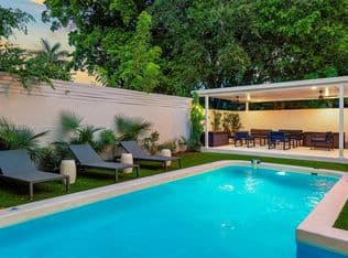 5+1 Müstakil ev — 1019 NE 87th St, Miami, 33138