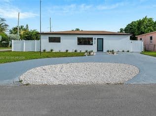 3+1 Müstakil ev — 480 NE 109th St, Miami, 33161