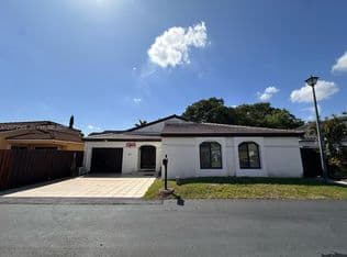 3+1 Müstakil ev — 10958 SW 72nd Ter, Miami, 33173