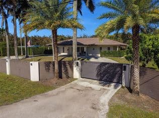 7+1 Müstakil ev — 19955 SW 186th St, Miami, 33187
