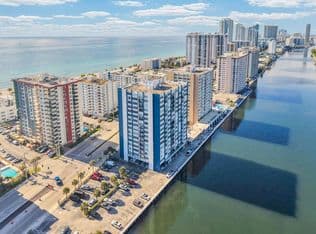 2+1 Condo — 1400 S Ocean Drive #1702, Hollywood, 33019