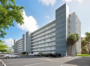 2-bedroom Condo — 619 NE 14th Ave APT 101, Hallandale, 33009