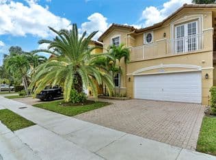 5-bedroom Single-Family Home — 11321 NW 84th St, Doral, 33178