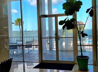 1-bedroom Condo — 11930 N Bayshore Dr APT 910, North Miami, 33181
