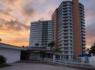 1-bedroom Condo — 1351 NE Miami Gardens Dr APT 704E, Miami, 33179