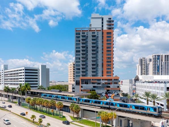 Building — Motion at Dadeland, Miami 33143