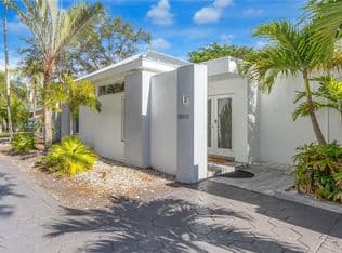 5-bedroom Single-Family Home — 18555 SW 83rd Pl, Cutler Bay, 33157