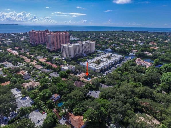 1-bedroom Apartment — 125 Edgewater Dr APT 12A, Coral Gables, FL 33133