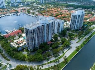 2-bedroom Condo — 3610 Yacht Club Dr APT 1002, Aventura, 33180