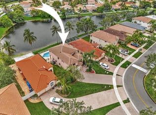 3+1 Müstakil ev — 1385 NW 192nd Ter, Hollywood, 33029