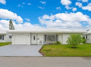 4+1 Müstakil ev — 7500 NW 66th Ter, Tamarac, 33321