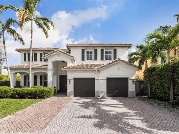 3+1 Müstakil ev — 12151 SW 126th Ter, Miami, FL 33186