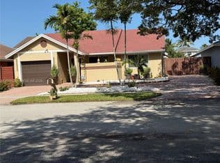 2-bedroom Single-Family Home — 1051 SW 99th Ave, Pembroke Pines, 33025