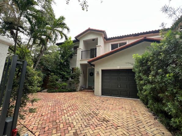 3-bedroom Townhouse — 3029 Oak Ave, Coconut Grove, FL 33133