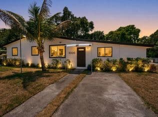 4+1 Müstakil ev — 3300 SW 40th Ave, West Park, 33023