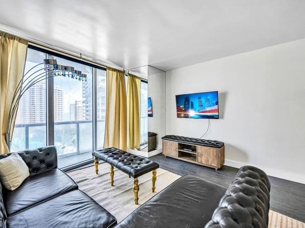 Building — For Rent, Miami 33131