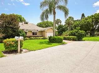 3-bedroom Single-Family Home — 6858 FOUNTAINS Circle, Lake Worth, 33467