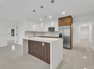 5-bedroom Single-Family Home — 15770 NW 18th Pl, Miami Gardens, 33054
